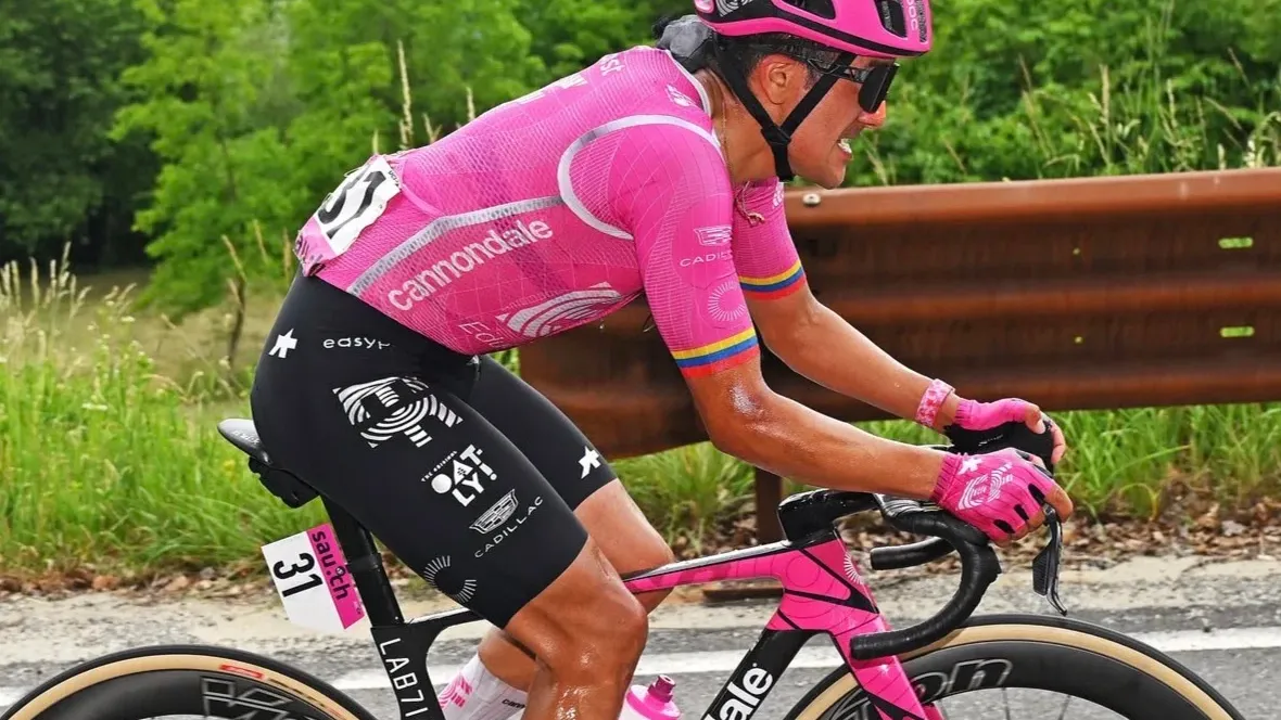 ¡Carapaz vuelve y vuelve fuerte! Segundo en la etapa 1 del Tour de Suiza 🇪🇨🔥